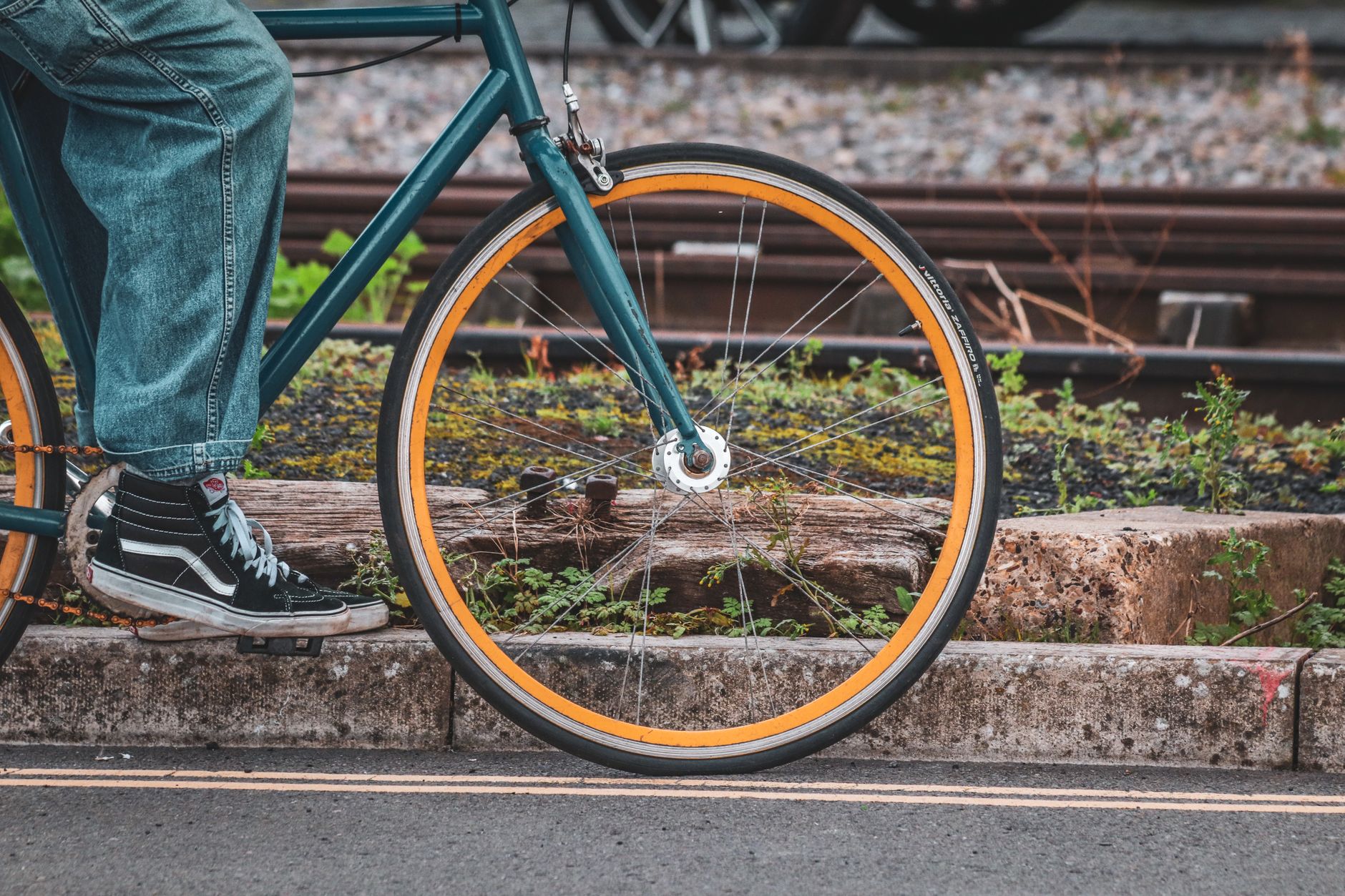 Fixed-gear track bike detail shot relevant to track cycling for beginners UK sessions